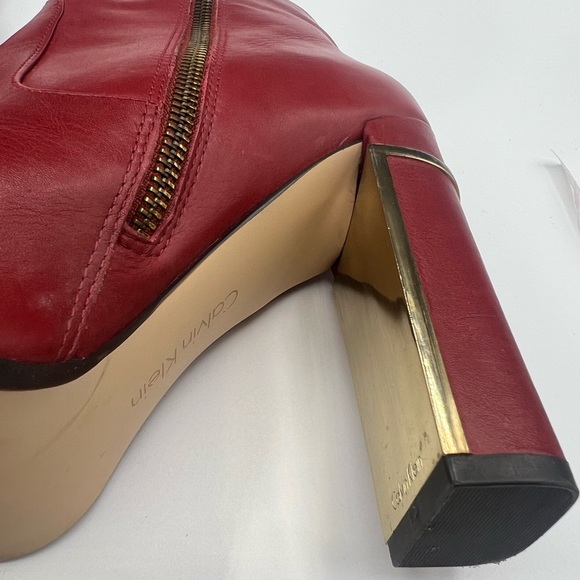 Vintage Calvin Klein Boots. Deep red with gold details..
square heel zippered - Picture 8 of 11